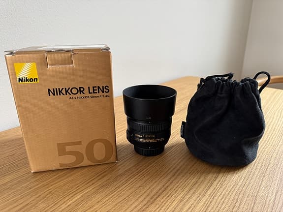 Nikon D600 med batterigrepp och AF-S 50mm f/1.4G. Endast 2487 exp.