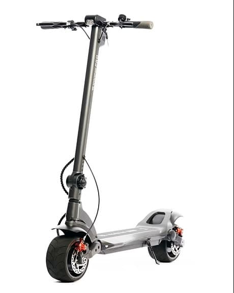 Elscooter med display och breda däck