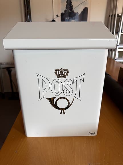Vit postlåda med lock, Lidab. Ny