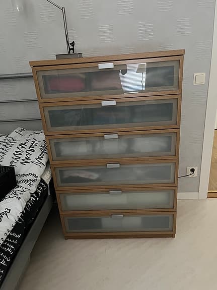 IKEA byrå med lådor i glas, design