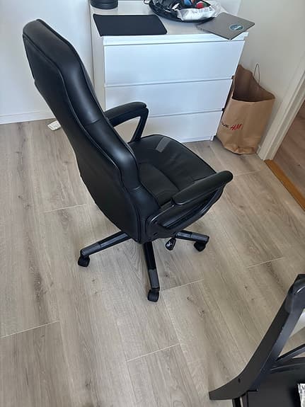 Fjelsted gamingstol från LEGEND