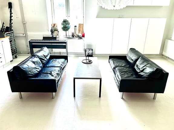 Soffgrupp svart skinn och bord Forsberg Form