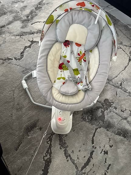 BabyGo babysitter med gungfunktion