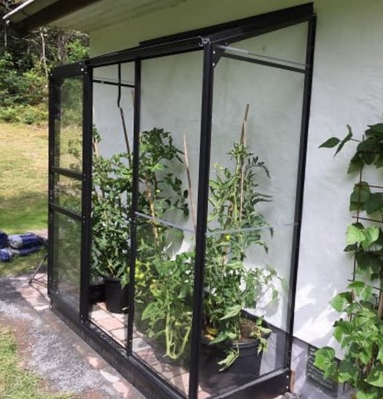 Växthus mot vägg i glas och metall. Oanvänt i förpackning
