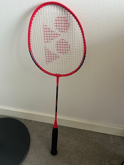 Yonex badmintonracket + Yonex Mavis 200 bollar