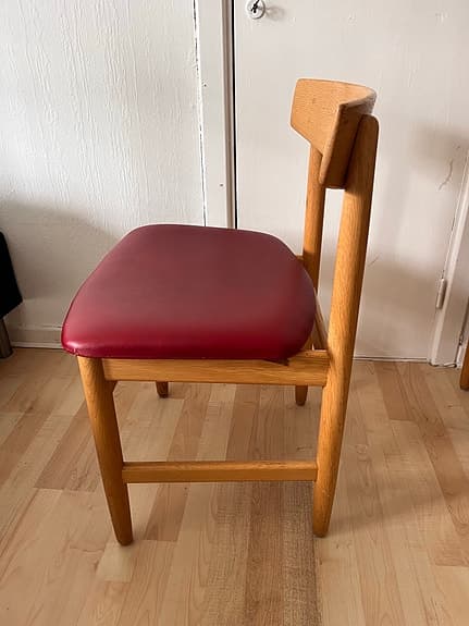 2st Stolar av Børge Mogensen med röd sits