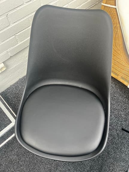 Svarta skinnstolar från Jysk 500 kr/st