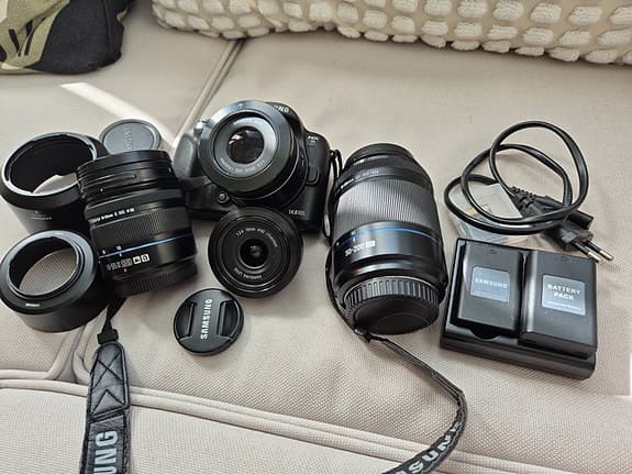 Samsung NX 11 med 3 extra objektiv