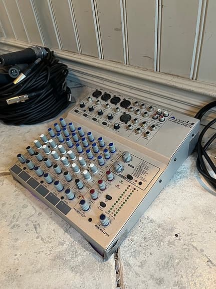 Alto A8 åtta kanals mixer med digitala effekter