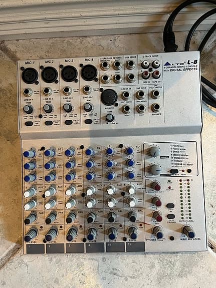 Alto A8 åtta kanals mixer med digitala effekter