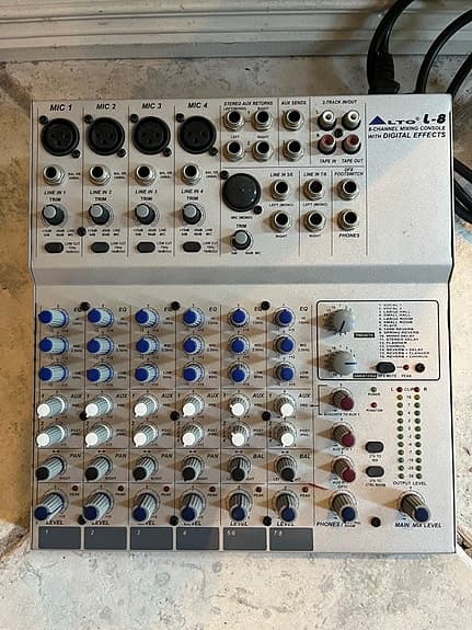 Alto A8 åtta kanals mixer med digitala effekter