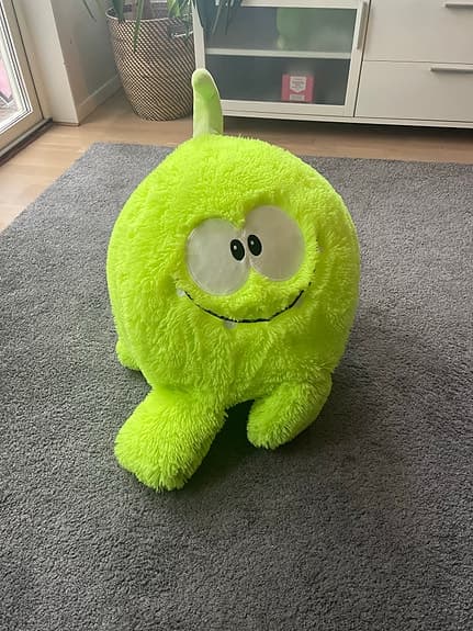 Grön fluffig boll gosedjur