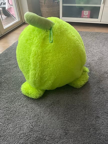 Grön fluffig boll gosedjur
