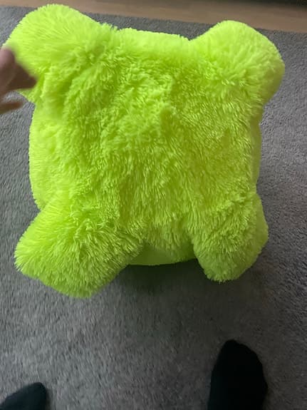 Grön fluffig boll gosedjur