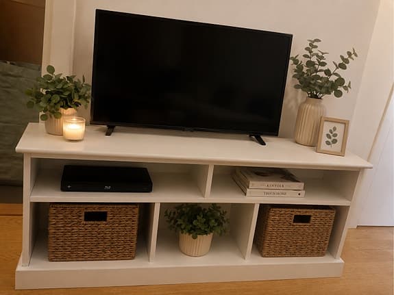 Vit tv-möbel
