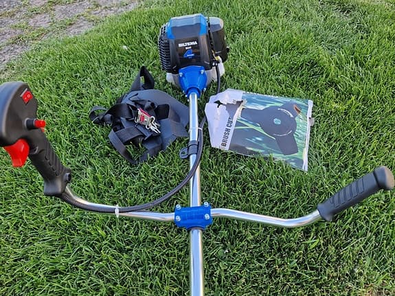 Bensindriven röjsåg/trimmer Biltema med sele, helt nytt