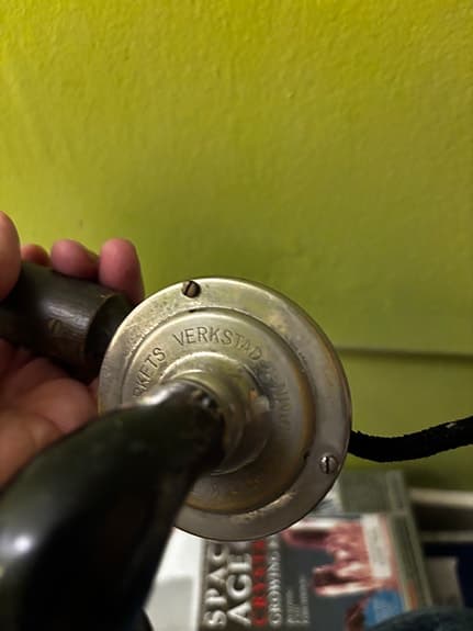 Antik svensk väggtelefon – Kungliga Telegrafverket