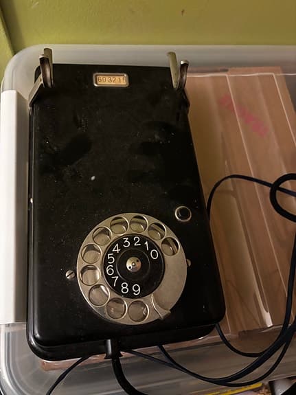 Antik svensk väggtelefon – Kungliga Telegrafverket