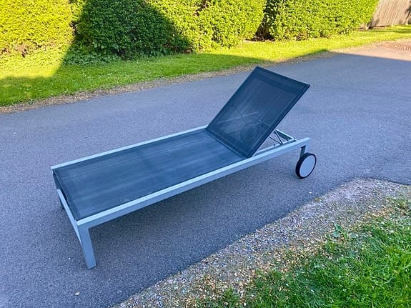 Solstol solsäng grå med hjul