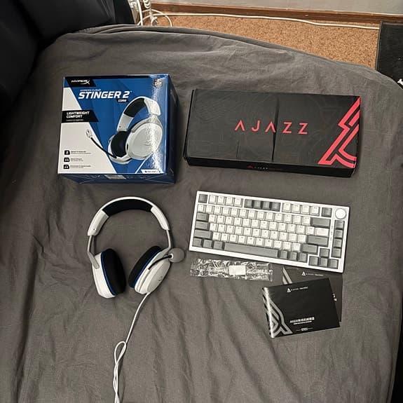 Gamingpaket – Ajazz AK820 Keyboard + HyperX Cloud Stinger 2 PS5 Headset