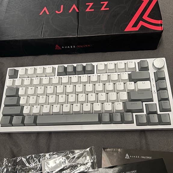 Gamingpaket – Ajazz AK820 Keyboard + HyperX Cloud Stinger 2 PS5 Headset