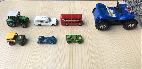 7 st olika leksaksbilar