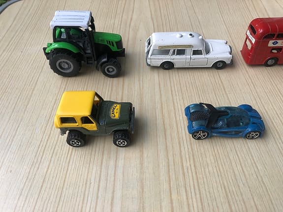 7 st olika leksaksbilar