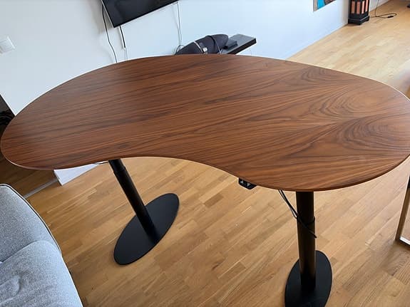 Linak dansk design skrivbord höj- och sänkbart valnöt