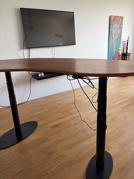 Linak dansk design skrivbord höj- och sänkbart valnöt