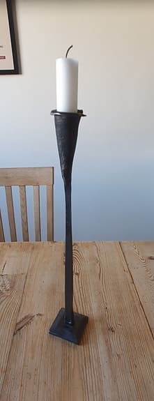 Vacker ljusstake i järnsmide