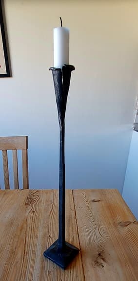 Vacker ljusstake i järnsmide