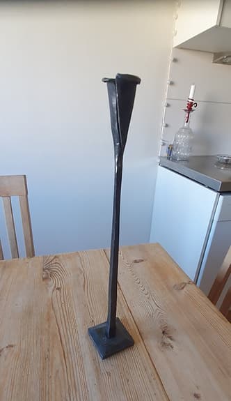 Vacker ljusstake i järnsmide