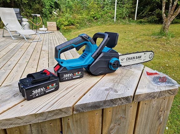 12" Motorsåg med 2 batterier