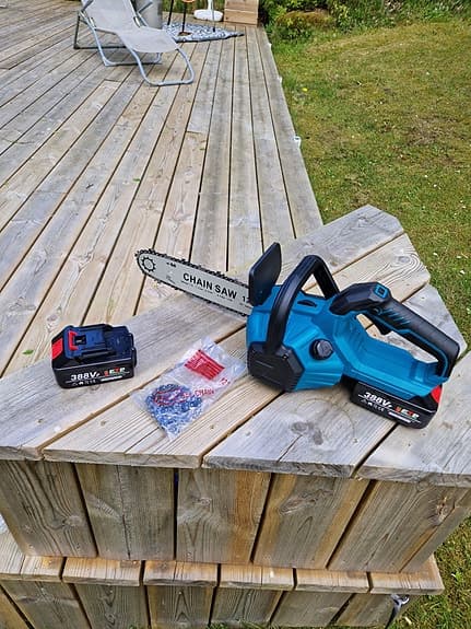12" Motorsåg med 2 batterier