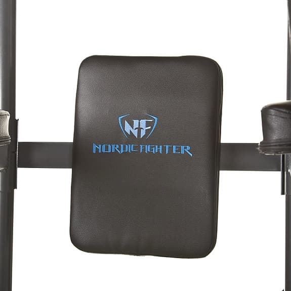 Nordic Fighter power tower chins- och dipsställning
