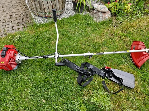 MEEC Tools röjsåg grästrimmer bensin röd