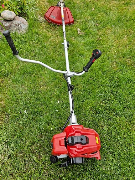 MEEC Tools röjsåg grästrimmer bensin röd