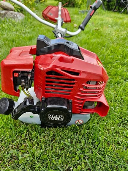 MEEC Tools röjsåg grästrimmer bensin röd