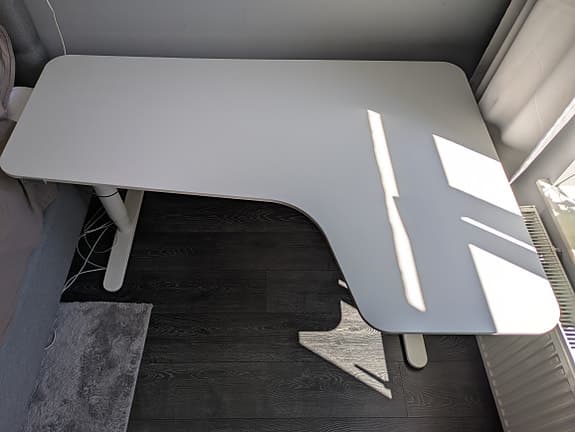 Elektriskt höj- och sänkbart skrivbord - IKEA BEKANT