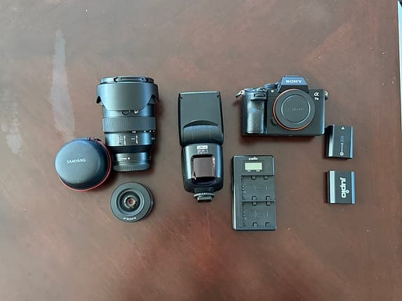 Sony A7 III med objektiv, studioblixt och tillbehör