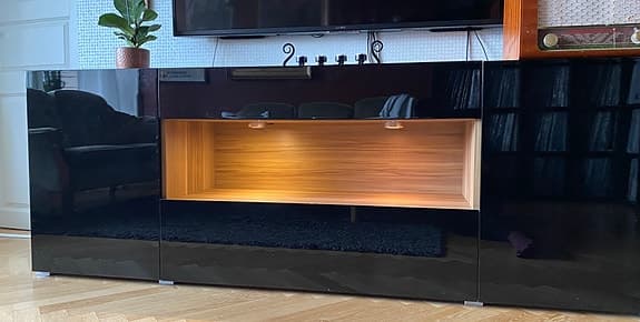 Fin högblank skänk/tv-möbel