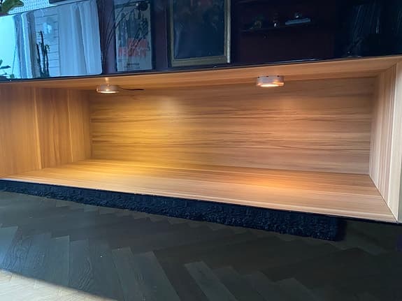 Fin högblank skänk/tv-möbel
