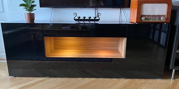 Fin högblank skänk/tv-möbel