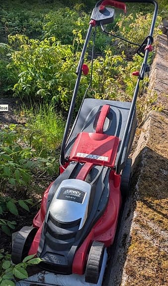 Smidig elektrisk gräsklippare