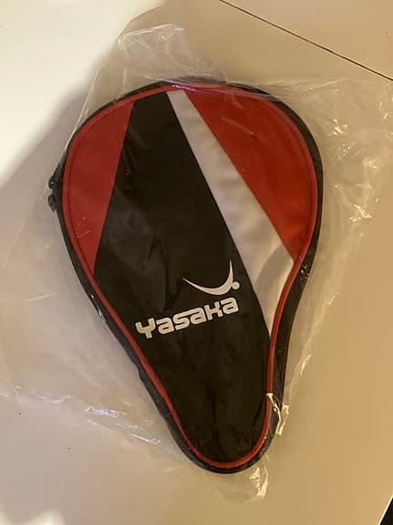Yasaka fodral till bordtennisrack svart/röd