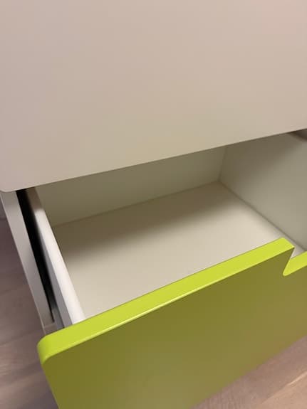 IKEA byrå med 2 lådor säljes