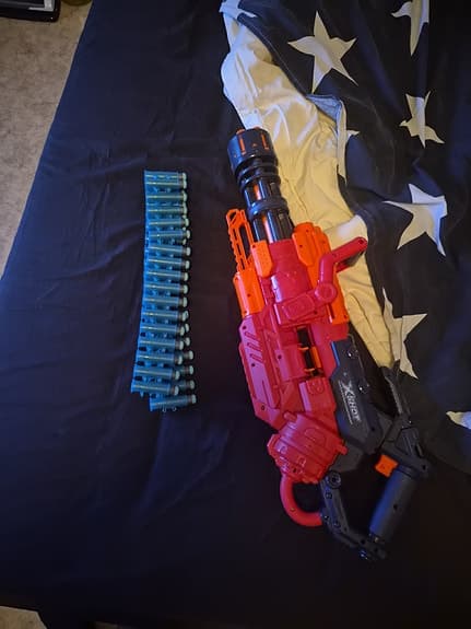 Nerf X-Shot leksaksvapen med blå skottband
