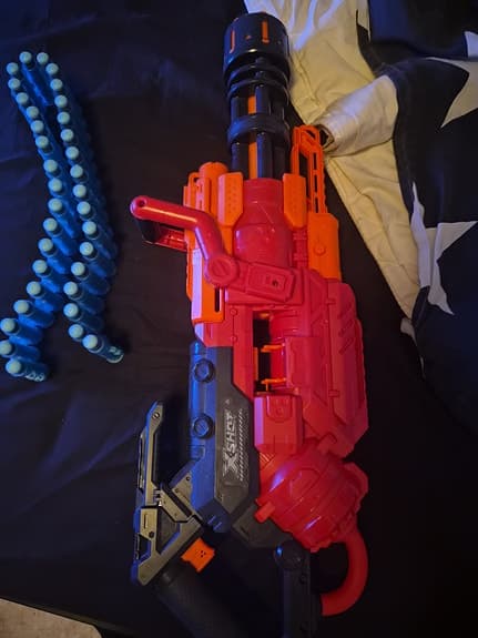 Nerf X-Shot leksaksvapen med blå skottband