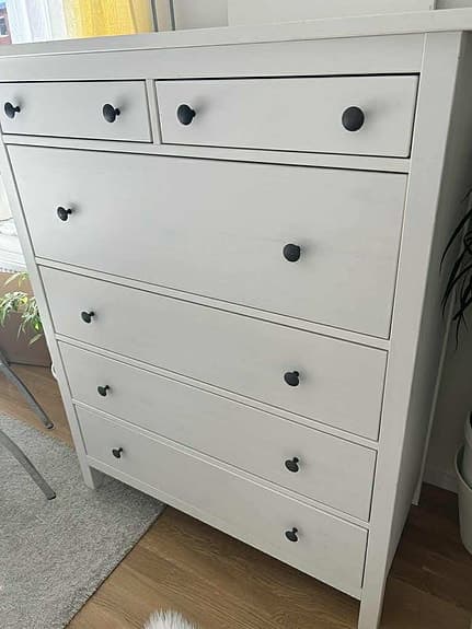 Hemnes byrå med sex lådor