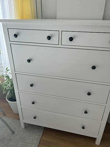 Hemnes byrå med sex lådor